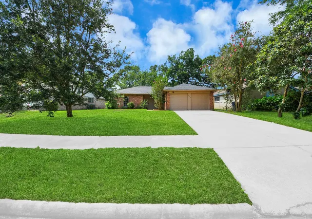 Photo 3 of Single family home for sale at 5322 Bulen Ave, Friendswood, TX 77546 | MLS# 29860943 | Listing updated on 2026-07-29