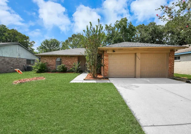 Photo 4 of Single family home for sale at 5322 Bulen Ave, Friendswood, TX 77546 | MLS# 29860943 | Listing updated on 2026-07-29