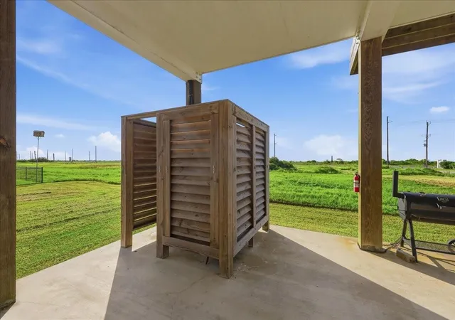 Homes for sale in Crystal Beach, TX | 3303 Hidden Gold, Crystal Beach, TX 77650 | MLS# 5176394