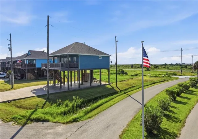 Homes for sale in Crystal Beach, TX | 3303 Hidden Gold, Crystal Beach, TX 77650 | MLS# 5176394