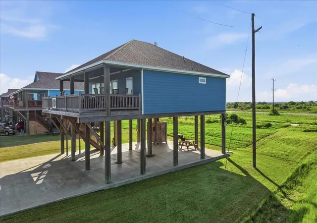 Homes for sale in Crystal Beach, TX | 3303 Hidden Gold, Crystal Beach, TX 77650 | MLS# 5176394
