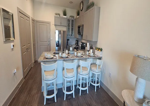 3rd image of 6955 Turtlewood Dr #607, Houston, TX 77072 | MLS# 2845917
