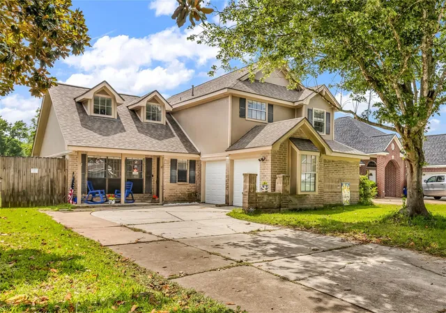Photo 3 of Single family home for sale at 1006 Autumn Ct, League City, TX 77573 | MLS# 81849342 | Listing updated on 2026-07-25