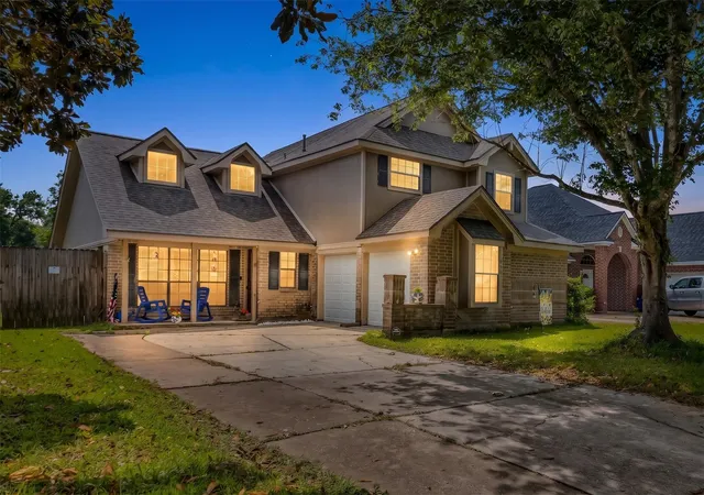 Photo 3 of Single family home for sale at 1006 Autumn Ct, League City, TX 77573 | MLS# 81849342 | Listing updated on 2026-07-25