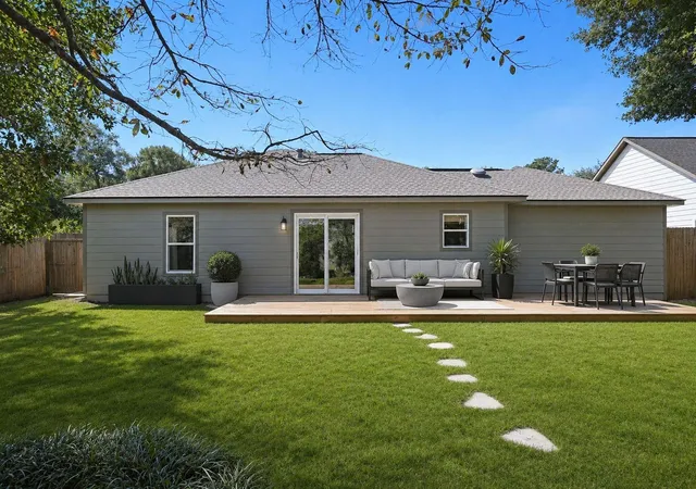 Photo 3 of Single family home for sale at 131 Kellyn Oaks Dr, Conroe, TX 77306 | MLS# 53895877 | Listing updated on 2026-09-03