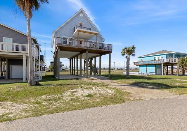 Homes for sale in Freeport, TX | 13231 Gulf Beach Dr, Freeport, TX 77541 | MLS# 69214057
