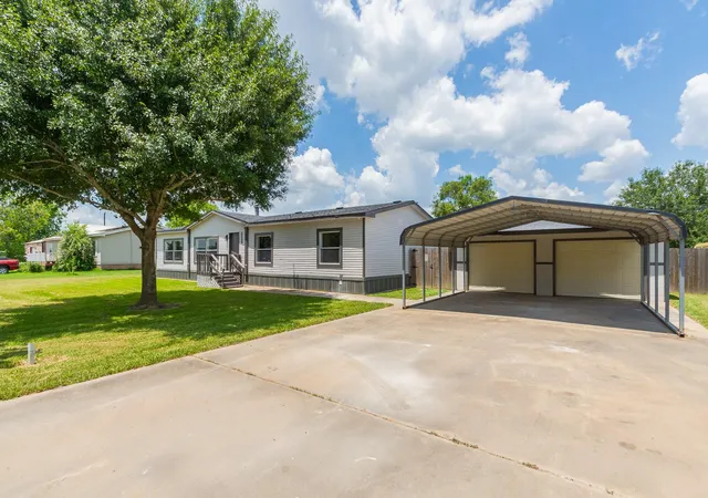 1st image of 10023 S Country Dr, Alvin, TX 77511 | MLS# 72333455