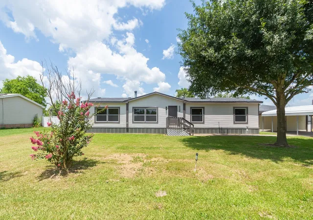 2nd image of 10023 S Country Dr, Alvin, TX 77511 | MLS# 72333455
