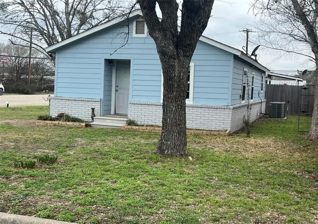 Homes for sale in Giddings, TX | 711 N Grimes St, Giddings, TX 78942 | MLS# 83731373