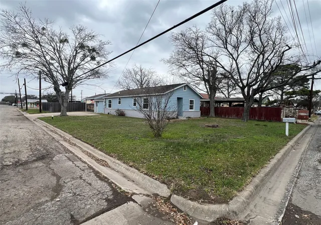 Homes for sale in Giddings, TX | 711 N Grimes St, Giddings, TX 78942 | MLS# 83731373
