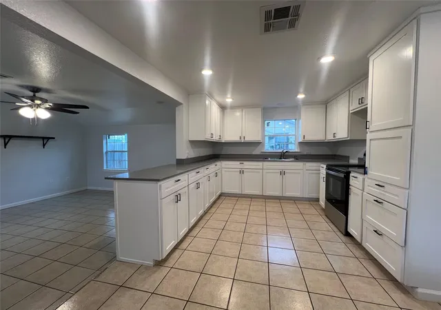 Homes for sale in Giddings, TX | 711 N Grimes St, Giddings, TX 78942 | MLS# 83731373