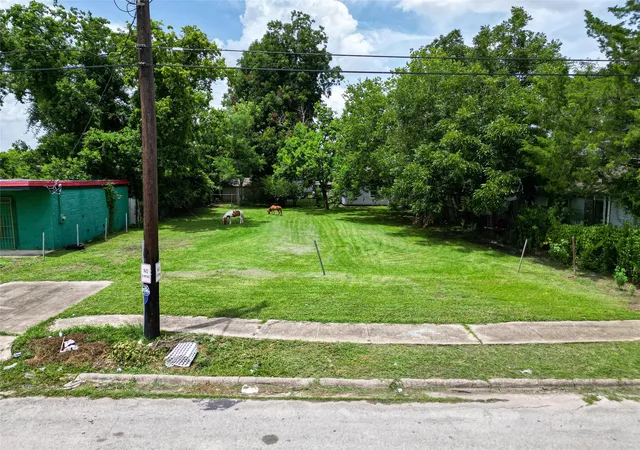 Photo 3 of Land for sale at 5507 Perkins St, Houston, TX 77020 | MLS# 8428563 | Listing updated on 2026-08-20