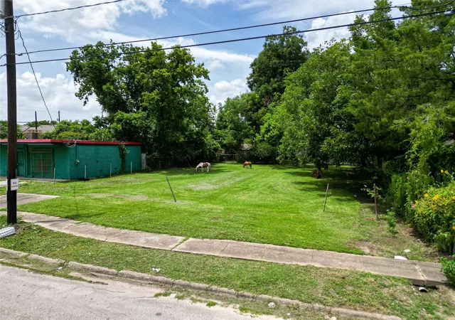 Photo 4 of Land for sale at 5507 Perkins St, Houston, TX 77020 | MLS# 8428563 | Listing updated on 2026-08-20