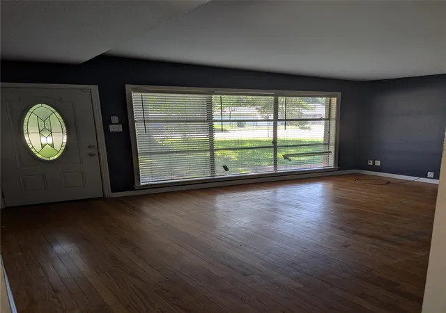2nd image of 146 W Brenda St, Houston, TX 77076 | MLS# 35877237