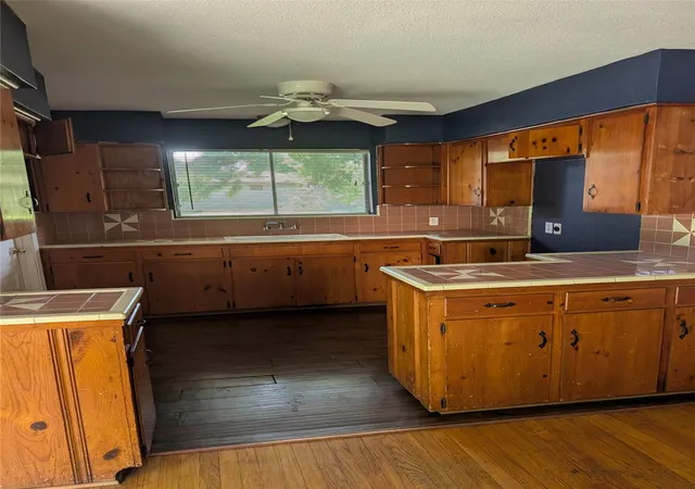 3rd image of 146 W Brenda St, Houston, TX 77076 | MLS# 35877237
