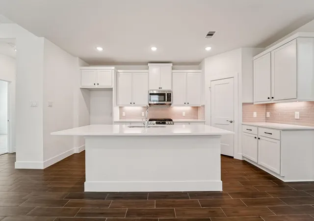 Photo 3 of Sale Pending at 279 Mallards Rim Dr, Willis, TX 77318 | MLS# 41454573 | Listing updated on 2026-08-28