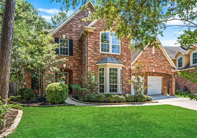 Photo 1 of Sale Pending at 14 Petal Park Pl, The Woodlands, TX 77382 | MLS# 18513575 | Listing updated on 2026-09-06