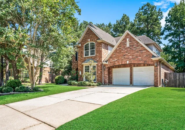 Photo 2 of Sale Pending at 14 Petal Park Pl, The Woodlands, TX 77382 | MLS# 18513575 | Listing updated on 2026-09-06