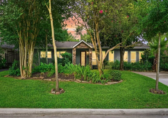 Photo 1 of Single family home for sale at 1320 Woodvine Dr, Houston, TX 77055 | MLS# 25764167 | Listing updated on 2026-08-30
