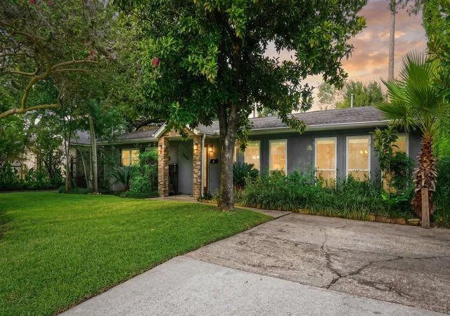 Photo 2 of Single family home for sale at 1320 Woodvine Dr, Houston, TX 77055 | MLS# 25764167 | Listing updated on 2026-08-30