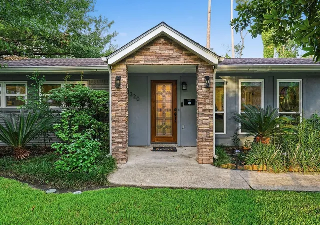 Photo 3 of Single family home for sale at 1320 Woodvine Dr, Houston, TX 77055 | MLS# 25764167 | Listing updated on 2026-08-30