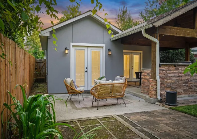 Photo 3 of Single family home for sale at 1320 Woodvine Dr, Houston, TX 77055 | MLS# 25764167 | Listing updated on 2026-08-30