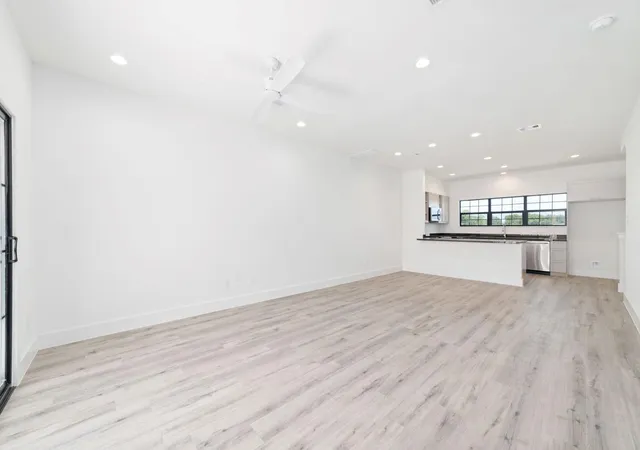 3rd image of 11942 S Hoa Sen Cir, Houston, TX 77072 | MLS# 2753228