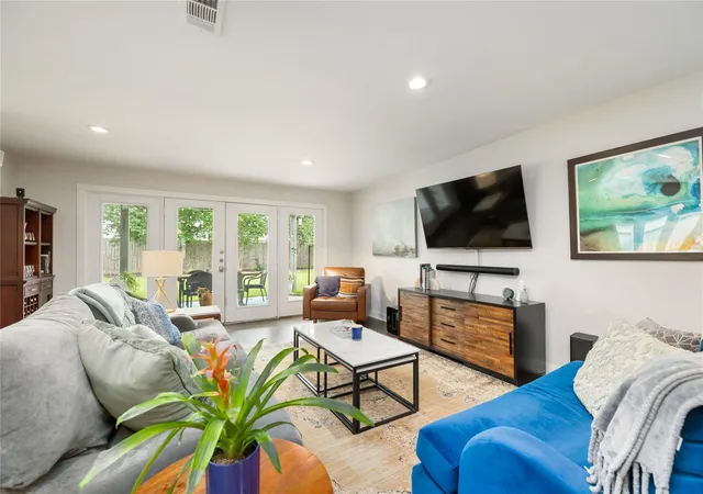 Photo 4 of Single family home for sale at 2339 Brookmere Dr, Houston, TX 77008 | MLS# 36222668 | Listing updated on 2026-09-19