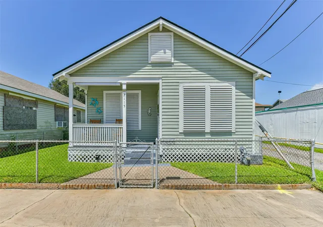 Photo 2 of Single family home for sale at 2115 Jack Johnson Blvd, Galveston, TX 77550 | MLS# 71806814 | Listing updated on 2026-09-14