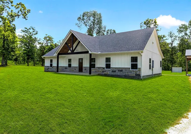 2nd image of 950 Brushy Creek Dr, Onalaska, TX 77360 | MLS# 92530624