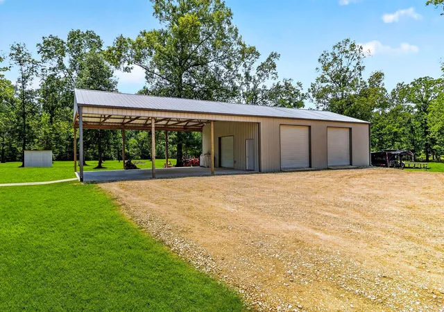 3rd image of 950 Brushy Creek Dr, Onalaska, TX 77360 | MLS# 92530624
