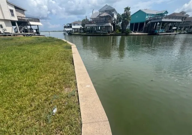 2nd image of 422 Tahiti Rd, Galveston, TX 77554 | MLS# 33414228