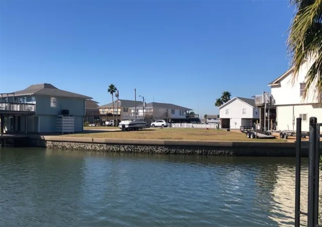 4th image of 422 Tahiti Rd, Galveston, TX 77554 | MLS# 33414228