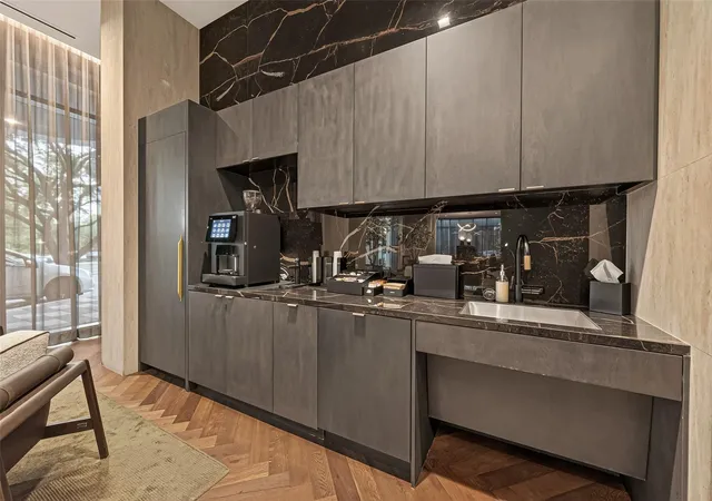 4th image of 1711 Allen Pkwy #2203, Houston, TX 77019 | MLS# 37546363