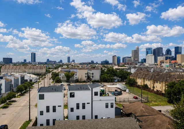 4th image of 2303 & 2305 Mcgowen St, Houston, TX 77004 | MLS# 19464127