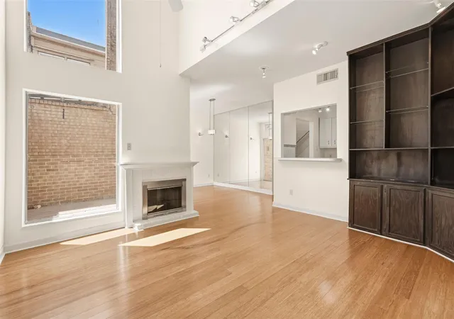 1st image of 2507 Mandell St, Houston, TX 77006 | MLS# 9120658