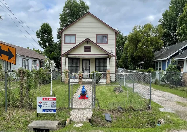 Homes for sale in Houston, TX | 4010 Beggs St, Houston, TX 77009 | MLS# 30592181