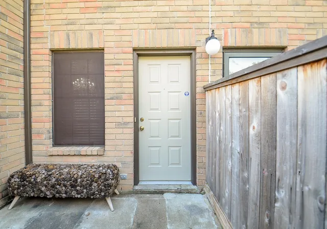 2nd image of 9850 Pagewood Ln #1403, Houston, TX 77042 | MLS# 14157404