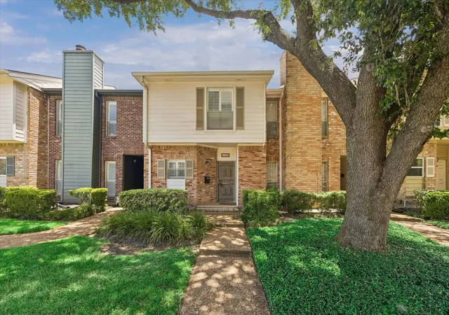 Photo 1 of Sale Pending at 1035 Fountain View Dr, Houston, TX 77057 | MLS# 77767242 | Listing updated on 2026-09-12