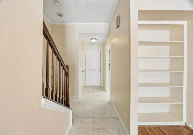 Photo 3 of Sale Pending at 1035 Fountain View Dr, Houston, TX 77057 | MLS# 77767242 | Listing updated on 2026-09-12