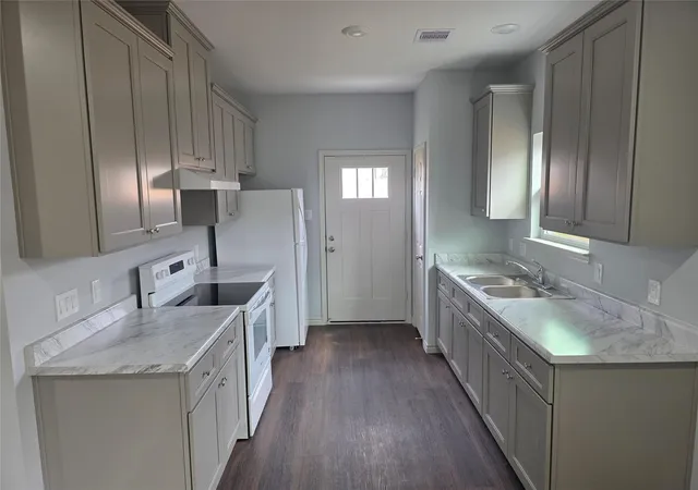 3rd image of 213 Dipping Stream St, Houston, TX 77076 | MLS# 66146164