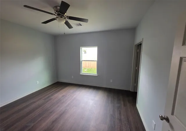 4th image of 213 Dipping Stream St, Houston, TX 77076 | MLS# 66146164
