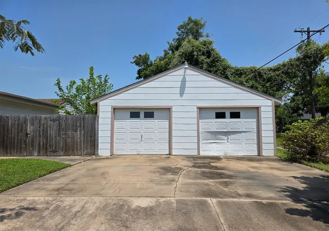 14th image of 31 14th Ave N, Texas City, TX 77590 | MLS# 59620076