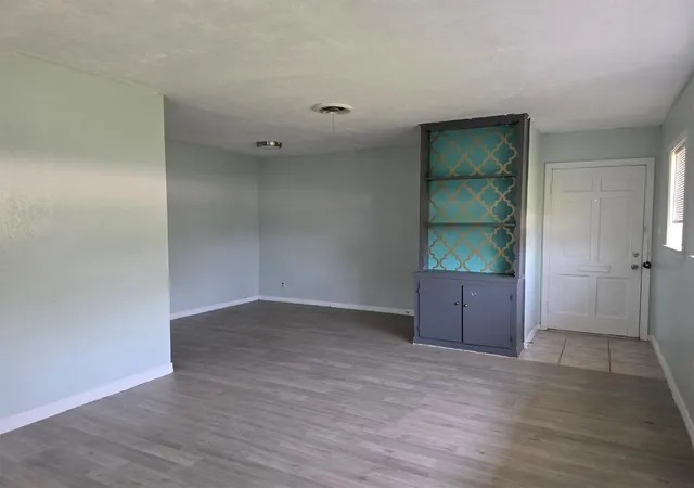 Photo 3 of Single family home for sale at 31 14th Avenue N, Texas City, TX 77590 | MLS# 59620076 | Listing updated on 2026-07-27