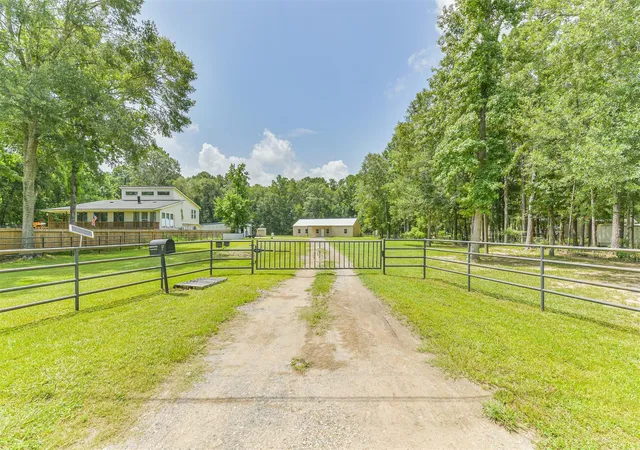 Photo 3 of Sale Pending at 57 Blue Lake Dr, Huffman, TX 77336 | MLS# 37890523 | Listing updated on 2026-09-07