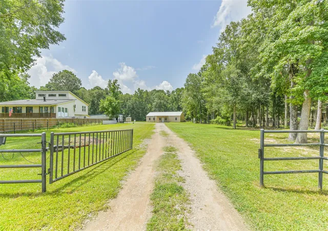 Photo 3 of Sale Pending at 57 Blue Lake Dr, Huffman, TX 77336 | MLS# 37890523 | Listing updated on 2026-09-07