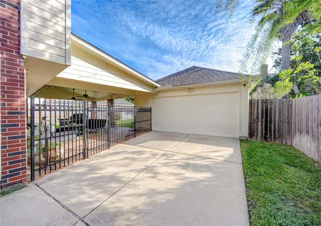 3rd image of 4914 Hillswick Dr, Sugar Land, TX 77479 | MLS# 42258805