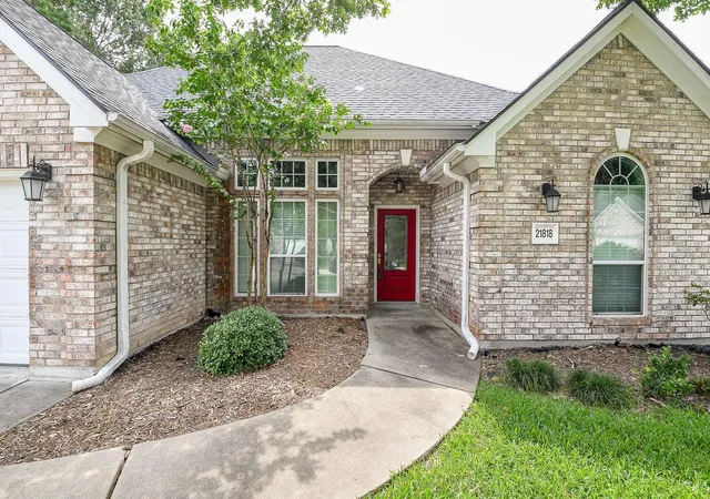 Photo 2 of Single family home for sale at 21818 Windsor Castle Dr, Spring, TX 77388 | MLS# 15168769 | Listing updated on 2026-07-05