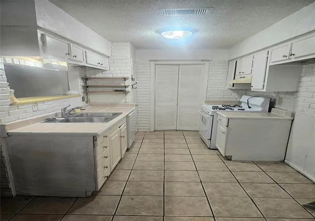 Photo 4 of Single family home for sale at 9618 Arvin St, Houston, TX 77078 | MLS# 50930802 | Listing updated on 2026-08-30