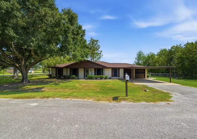 Photo 4 of Sale Pending at 16111 Clarence St, Needville, TX 77461 | MLS# 94968271 | Listing updated on 2026-09-16